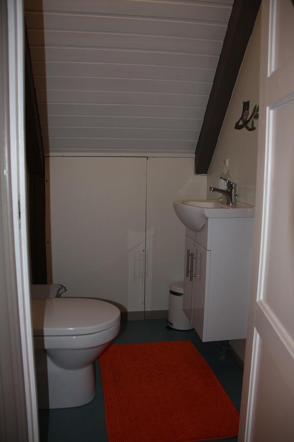 Julia'S Guesthouse B&B Hnaus Екстер'єр фото