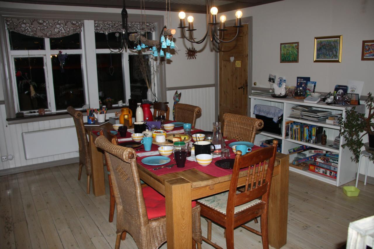 Julia'S Guesthouse B&B Hnaus Екстер'єр фото