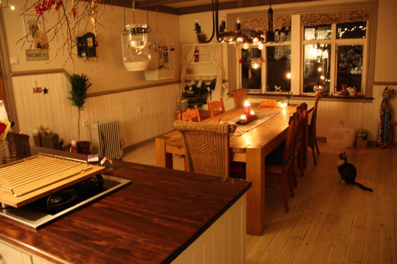 Julia'S Guesthouse B&B Hnaus Екстер'єр фото